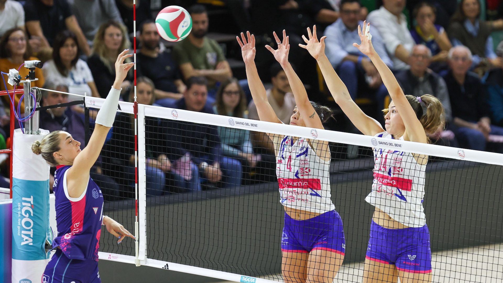 DA SX LINDSEY ORA RUDDINS E HENA KURTAGIC
SAVINO DEL BENE SCANDICCI - NUMIA VERO VOLLEY MILANO
PALLAVOLO CAMPIONATO ITALIANO VOLLEY SERIE A1-F 2025-2025
FIRENZE 22-10-2025
FOTO FILIPPO RUBIN / LVF