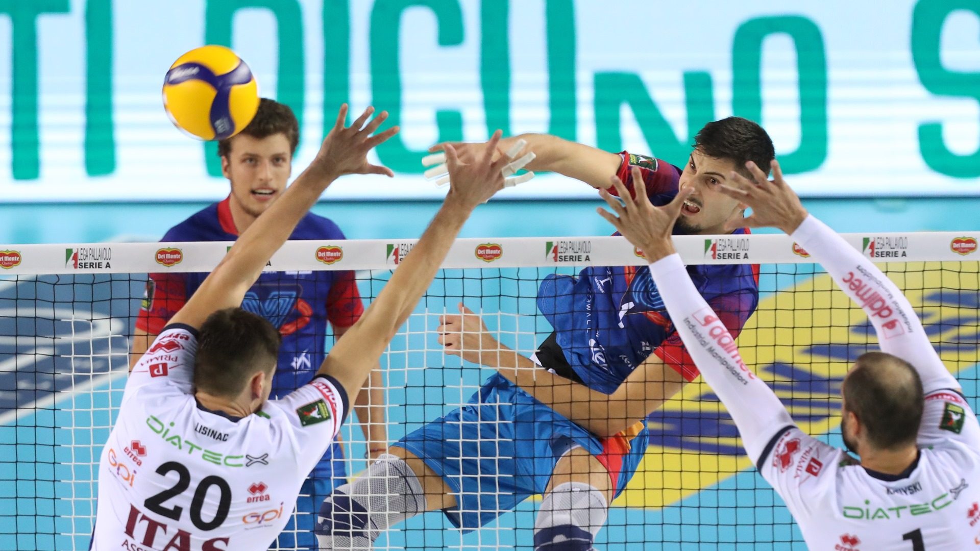 VOLLEY PALLAVOLO FINALE SUPERCOPPA. ITAS TRENTINO TRENTO - VERO VOLLEY MONZA.