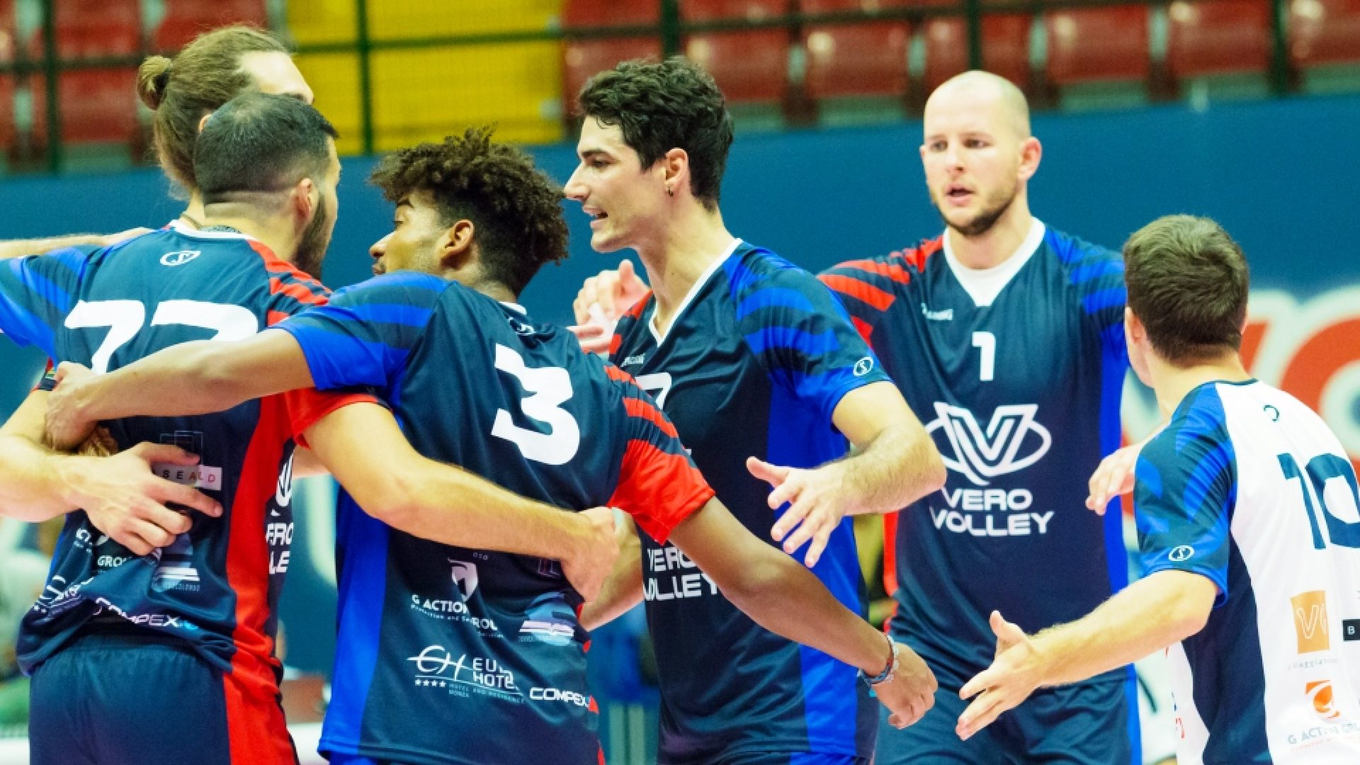 abbraccio vero volley monza amichevole modena