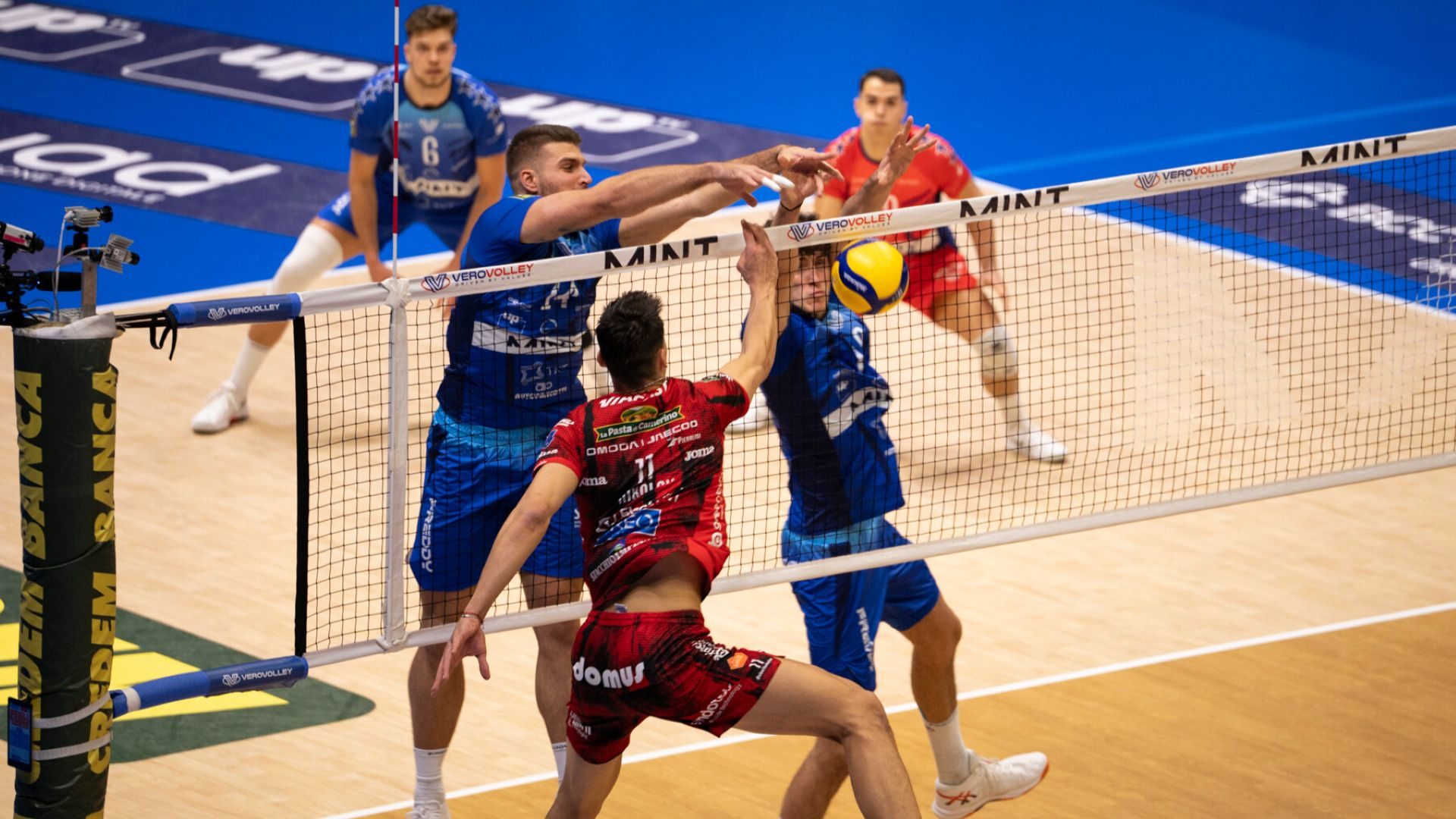 f405dce1-f1a8-46ab-9806-b2cb1db68877